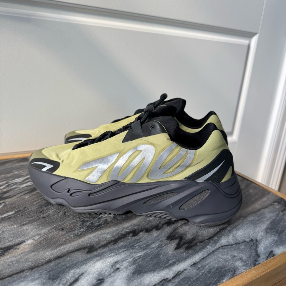 adidas Yeezy Boost 700 MNVN